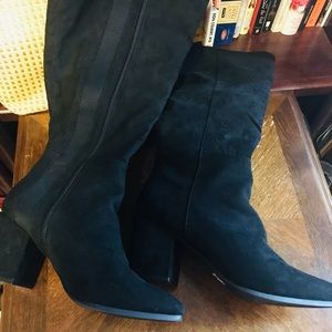Size 11 black suede boots